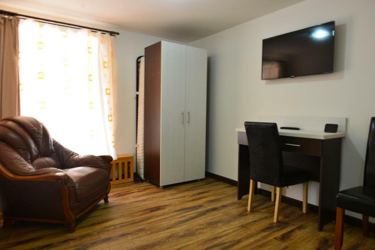 Casa Caprioara Hotell Petroşani Exteriör bild